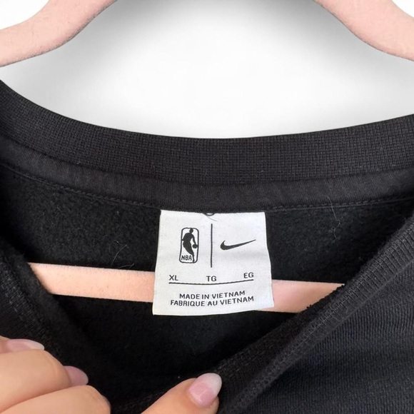 Nike New York Knicks black crewneck sweatshirt Size XL - Picture 3 of 7